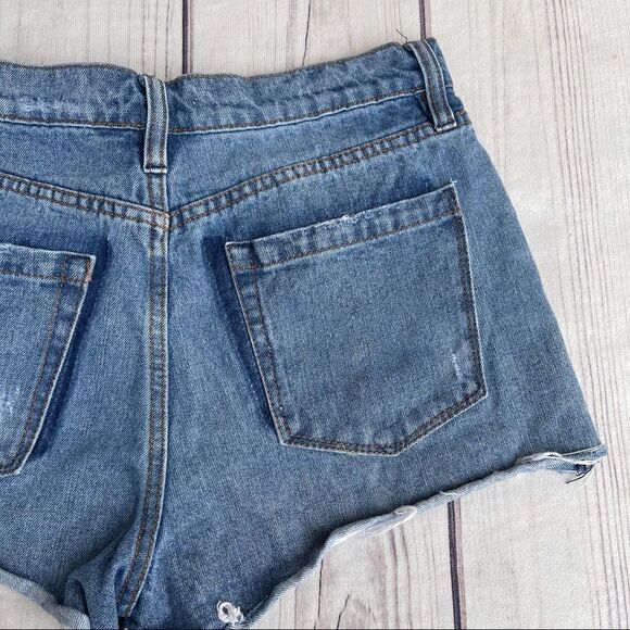 Chelsea & Violet Women’s Distressed High Rise Raw Hem Denim Shorts Size 27 - Picture 7 of 12
